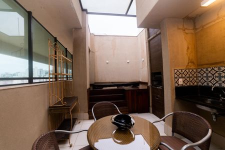 Apartamento à venda com 190m², 2 quartos e 3 vagas Apartamento à venda com 190m², 2 quartos e 3 vagasCobertura