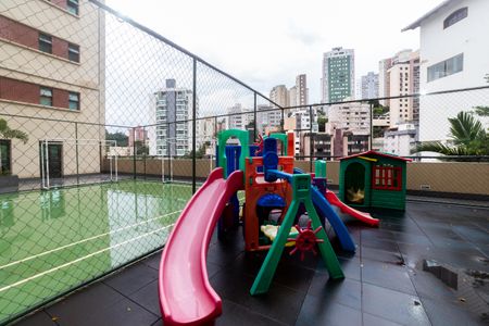 Apartamento à venda com 190m², 2 quartos e 3 vagas Apartamento à venda com 190m², 2 quartos e 3 vagasÁrea comum - Playground