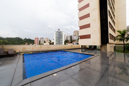 Apartamento à venda com 190m², 2 quartos e 3 vagas Apartamento à venda com 190m², 2 quartos e 3 vagasÁrea comum - Piscina