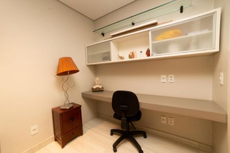 Apartamento à venda com 190m², 2 quartos e 3 vagas Apartamento à venda com 190m², 2 quartos e 3 vagasSala de TV