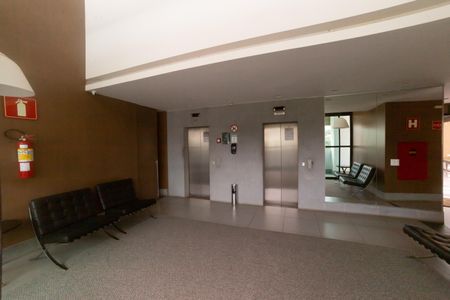 Apartamento à venda com 190m², 2 quartos e 3 vagas Apartamento à venda com 190m², 2 quartos e 3 vagasHall de entrada