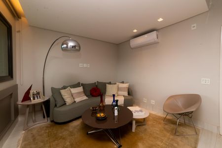 Apartamento à venda com 190m², 2 quartos e 3 vagas Apartamento à venda com 190m², 2 quartos e 3 vagasSala de Estar