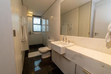 Apartamento à venda com 190m², 2 quartos e 3 vagas Apartamento à venda com 190m², 2 quartos e 3 vagasBanheiro Social 1