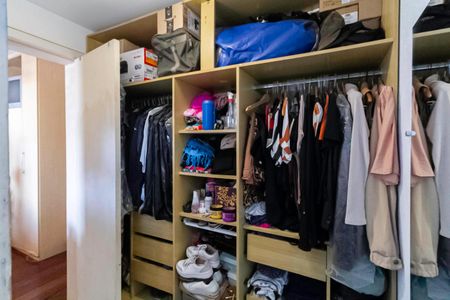 Casa à venda com 310m², 4 quartos e 4 vagasCasa 2 - Closet da suíte
