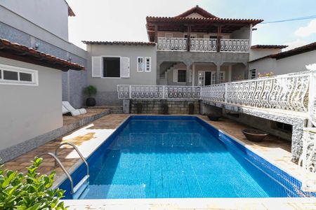 Casa à venda com 310m², 4 quartos e 4 vagasPiscina