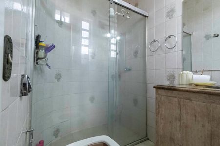 Casa à venda com 310m², 4 quartos e 4 vagasBanheiro da suíte