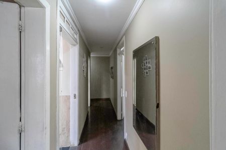 Casa à venda com 310m², 4 quartos e 4 vagasCorredor