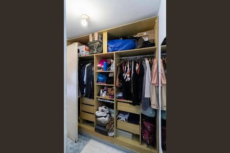 Casa à venda com 310m², 4 quartos e 4 vagasCasa 2 - Closet da suíte