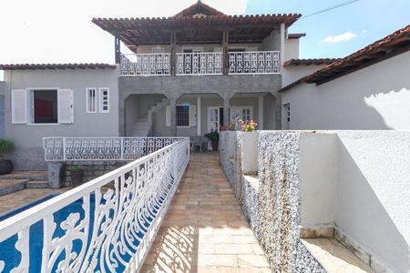 Casa à venda com 310m², 4 quartos e 4 vagasFachada