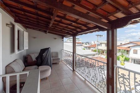 Casa à venda com 310m², 4 quartos e 4 vagasCasa 2 - Varanda