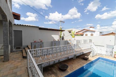Casa à venda com 310m², 4 quartos e 4 vagasQuintal