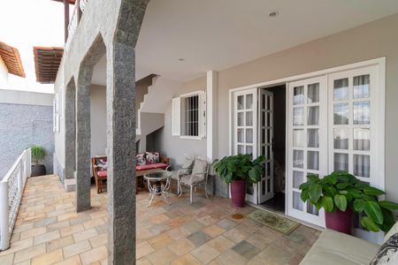 Casa à venda com 310m², 4 quartos e 4 vagasVaranda