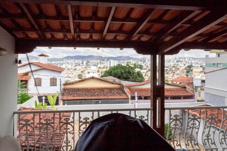 Casa à venda com 310m², 4 quartos e 4 vagasCasa 2 - Vista da suíte