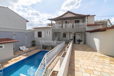 Casa à venda com 310m², 4 quartos e 4 vagasFachada