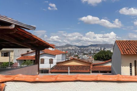 Casa à venda com 310m², 4 quartos e 4 vagasVaranda - Vista