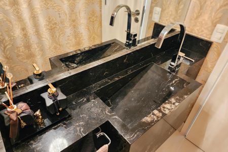 Apartamento à venda com 180m², 3 quartos e 3 vagas Apartamento à venda com 180m², 3 quartos e 3 vagasLavabo da sala