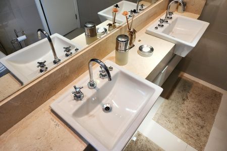 Apartamento à venda com 180m², 3 quartos e 3 vagas Apartamento à venda com 180m², 3 quartos e 3 vagasBanheiro da Suíte 2