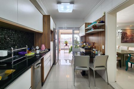 Apartamento à venda com 180m², 3 quartos e 3 vagas Apartamento à venda com 180m², 3 quartos e 3 vagasCozinha