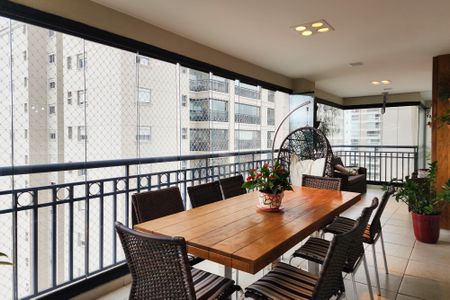 Apartamento à venda com 180m², 3 quartos e 3 vagas Apartamento à venda com 180m², 3 quartos e 3 vagasVaranda Sala