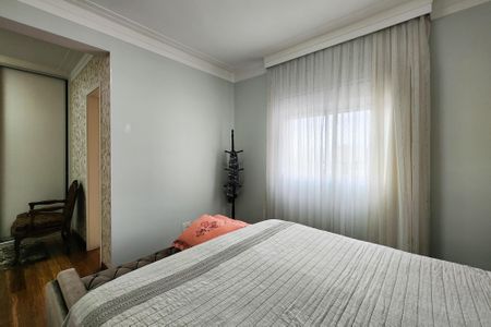 Apartamento à venda com 180m², 3 quartos e 3 vagas Apartamento à venda com 180m², 3 quartos e 3 vagasSuíte 2