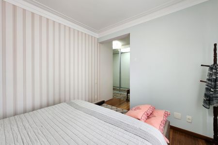 Apartamento à venda com 180m², 3 quartos e 3 vagas Apartamento à venda com 180m², 3 quartos e 3 vagasSuíte 2