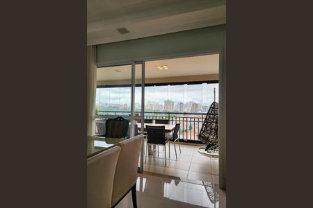 Apartamento à venda com 180m², 3 quartos e 3 vagas Apartamento à venda com 180m², 3 quartos e 3 vagasVaranda Sala