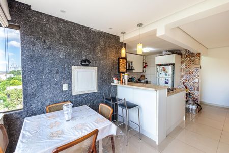 Apartamento à venda com 75m², 3 quartos e 2 vagas Apartamento à venda com 75m², 3 quartos e 2 vagasSala de Jantar