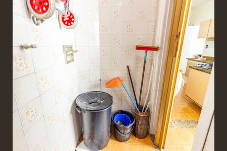 Apartamento à venda com 99m², 2 quartos e sem vaga Apartamento à venda com 99m², 2 quartos e sem vagaBanheiro de serviço