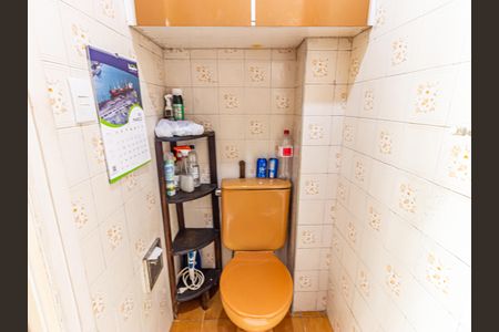 Apartamento à venda com 99m², 2 quartos e sem vaga Apartamento à venda com 99m², 2 quartos e sem vagaBanheiro de serviço