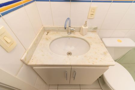 Casa de condomínio para alugar com 85m², 2 quartos e 2 vagas Casa de condomínio para alugar com 85m², 2 quartos e 2 vagasBanheiro da Suíte 1