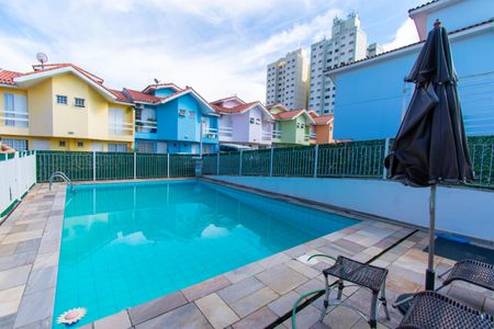 Casa de condomínio para alugar com 85m², 2 quartos e 2 vagas Casa de condomínio para alugar com 85m², 2 quartos e 2 vagasÁrea comum - Piscina