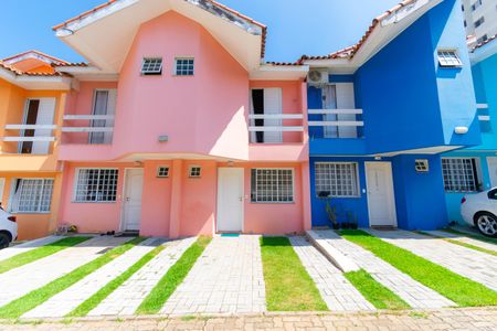 Casa de condomínio para alugar com 85m², 2 quartos e 2 vagas Casa de condomínio para alugar com 85m², 2 quartos e 2 vagasFachada