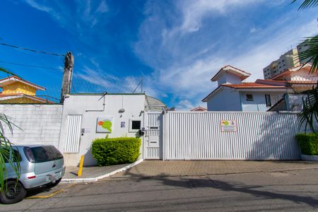 Casa de condomínio para alugar com 85m², 2 quartos e 2 vagas Casa de condomínio para alugar com 85m², 2 quartos e 2 vagasFachada