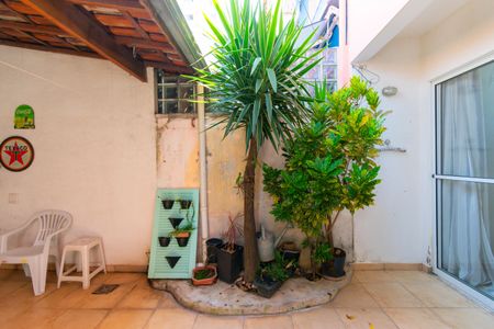 Casa de condomínio para alugar com 85m², 2 quartos e 2 vagas Casa de condomínio para alugar com 85m², 2 quartos e 2 vagasQuintal