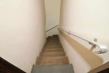 Casa à venda com 150m², 3 quartos e 1 vaga Casa à venda com 150m², 3 quartos e 1 vagaEscada