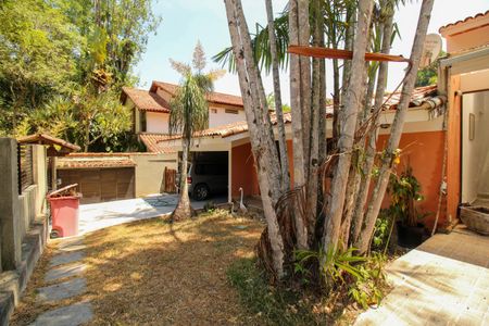 Casa de condomínio à venda com 1036m², 4 quartos e 3 vagas Casa de condomínio à venda com 1036m², 4 quartos e 3 vagasQuintal