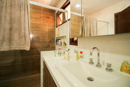 Casa de condomínio à venda com 1036m², 4 quartos e 3 vagas Casa de condomínio à venda com 1036m², 4 quartos e 3 vagasBanheiro da Suíte 1