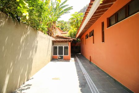 Casa de condomínio à venda com 1036m², 4 quartos e 3 vagas Casa de condomínio à venda com 1036m², 4 quartos e 3 vagasCanil