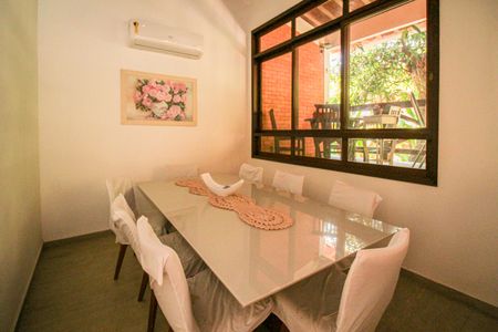 Casa de condomínio à venda com 1036m², 4 quartos e 3 vagas Casa de condomínio à venda com 1036m², 4 quartos e 3 vagasSala de Jantar
