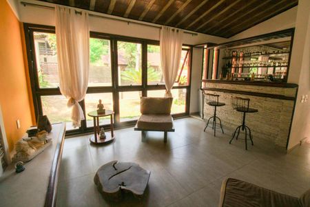 Casa de condomínio à venda com 1036m², 4 quartos e 3 vagas Casa de condomínio à venda com 1036m², 4 quartos e 3 vagasSala