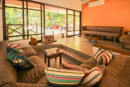 Casa de condomínio à venda com 1036m², 4 quartos e 3 vagas Casa de condomínio à venda com 1036m², 4 quartos e 3 vagasSala