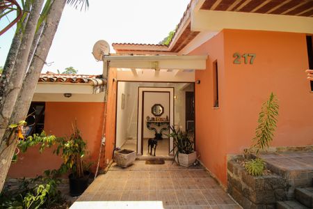 Casa de condomínio à venda com 1036m², 4 quartos e 3 vagas Casa de condomínio à venda com 1036m², 4 quartos e 3 vagasEntrada da casa