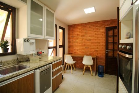 Casa de condomínio à venda com 1036m², 4 quartos e 3 vagas Casa de condomínio à venda com 1036m², 4 quartos e 3 vagasCozinha