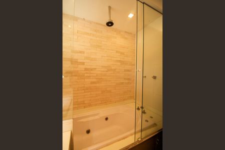 Casa de condomínio à venda com 1036m², 4 quartos e 3 vagas Casa de condomínio à venda com 1036m², 4 quartos e 3 vagasBanheiro Social