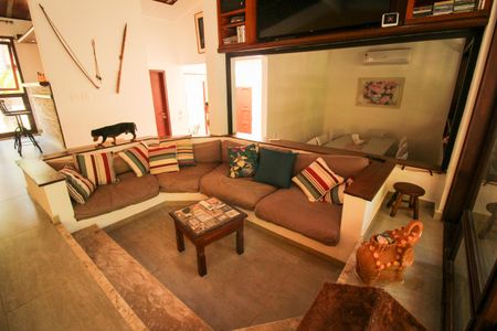 Casa de condomínio à venda com 1036m², 4 quartos e 3 vagas Casa de condomínio à venda com 1036m², 4 quartos e 3 vagasSala