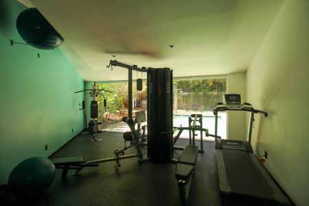 Casa de condomínio à venda com 1036m², 4 quartos e 3 vagas Casa de condomínio à venda com 1036m², 4 quartos e 3 vagasAcademia