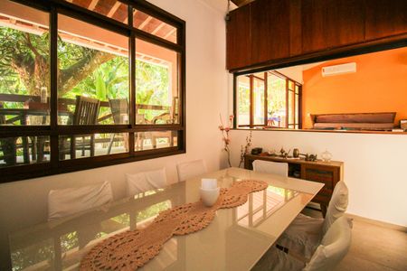 Casa de condomínio à venda com 1036m², 4 quartos e 3 vagas Casa de condomínio à venda com 1036m², 4 quartos e 3 vagasSala de Jantar