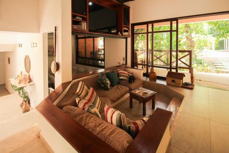 Casa de condomínio à venda com 1036m², 4 quartos e 3 vagas Casa de condomínio à venda com 1036m², 4 quartos e 3 vagasSala