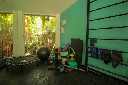 Casa de condomínio à venda com 1036m², 4 quartos e 3 vagas Casa de condomínio à venda com 1036m², 4 quartos e 3 vagasAcademia