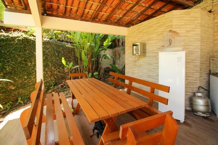 Casa de condomínio à venda com 1036m², 4 quartos e 3 vagas Casa de condomínio à venda com 1036m², 4 quartos e 3 vagasÁrea da churrasqueira